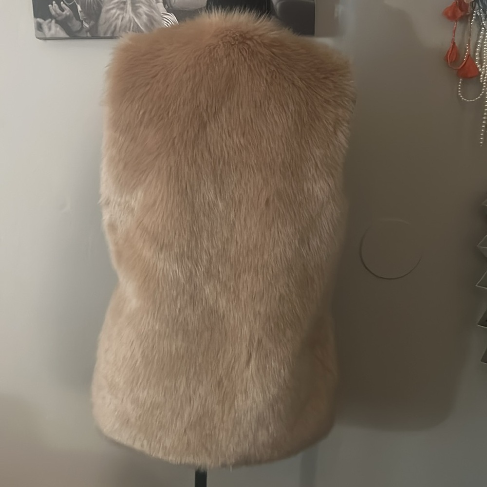 🎉3X HOST PICK🎉 Bagatelle Chic Faux Fur Vest in Blush - Picture 3 of 7